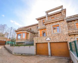 Exterior view of Single-family semi-detached for sale in Villamayor  with Terrace and Balcony