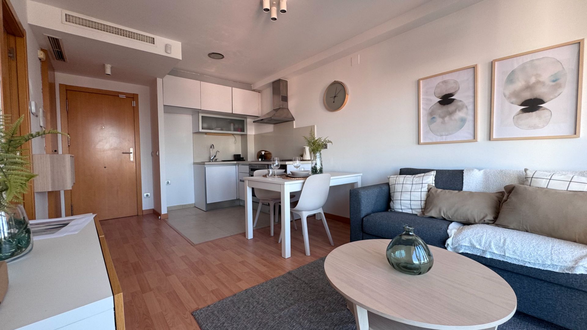 Living room of Flat for sale in Mislata  with Air Conditioner, Parquet flooring and Oven
