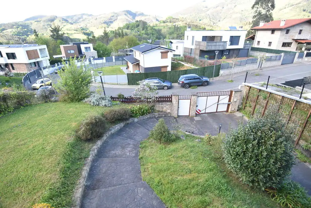 Casa o xalet en venda en Ermua amb Calefacció, Jardí privat i Terrassa