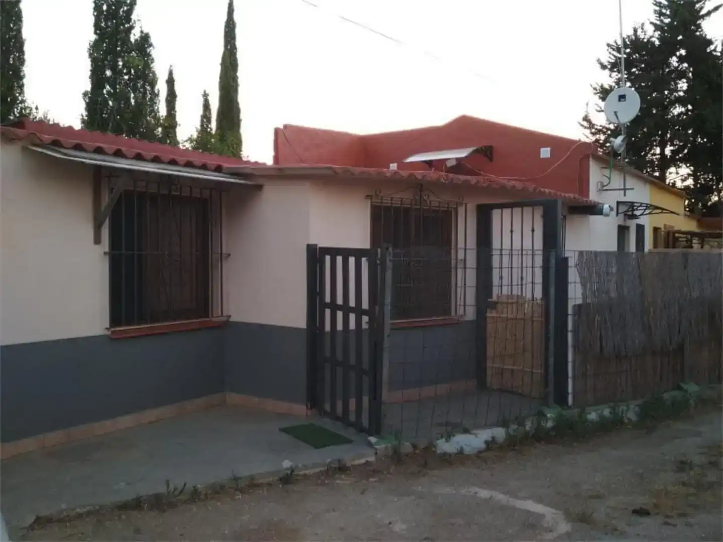 Vista exterior de Casa o xalet en venda en El Romeral - Peñón de Zapata
