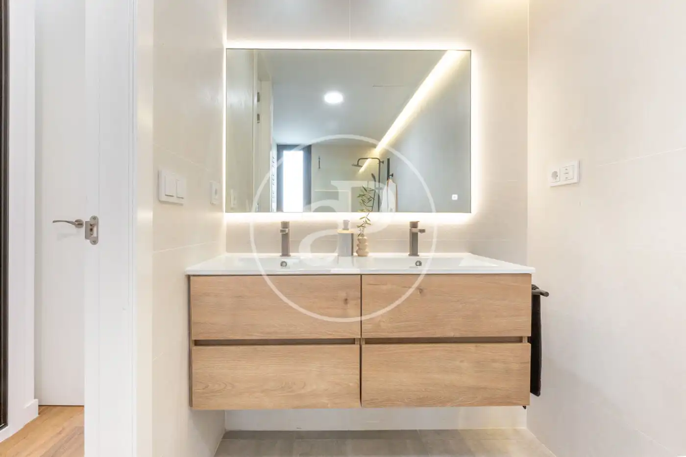 Baño de Piso en venta en Valencia con Aire acondicionado, Calefacción y Amueblado