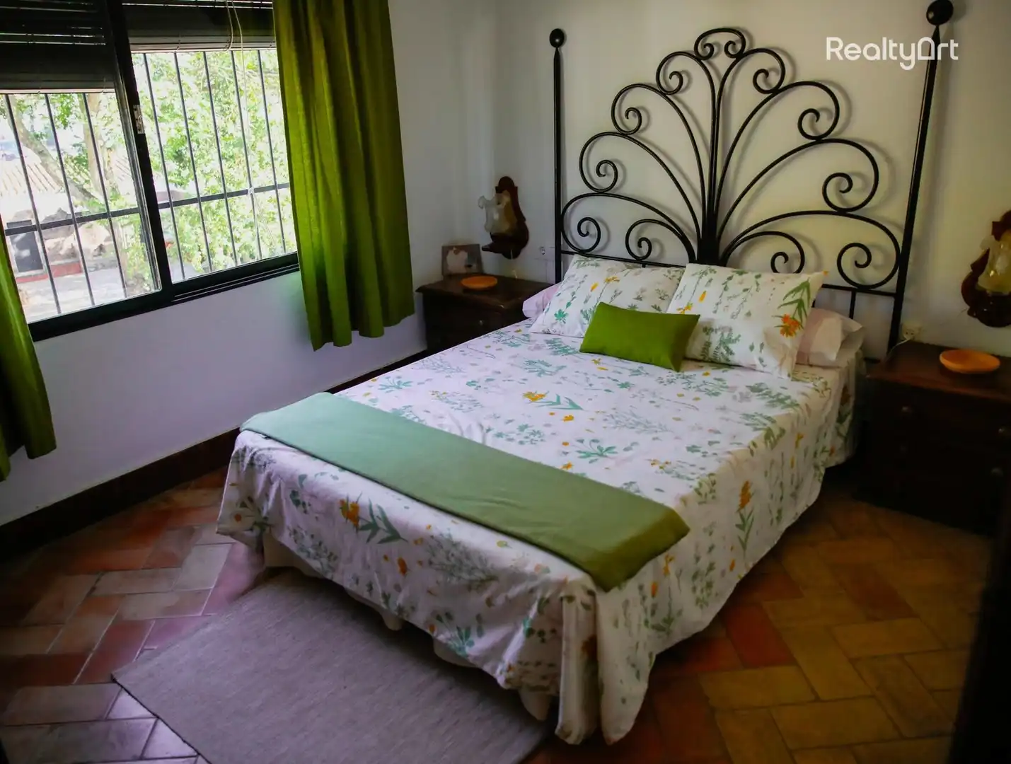 Dormitori de Casa o xalet en venda en El Castillo de las Guardas amb Aire condicionat, Calefacció i Jardí privat
