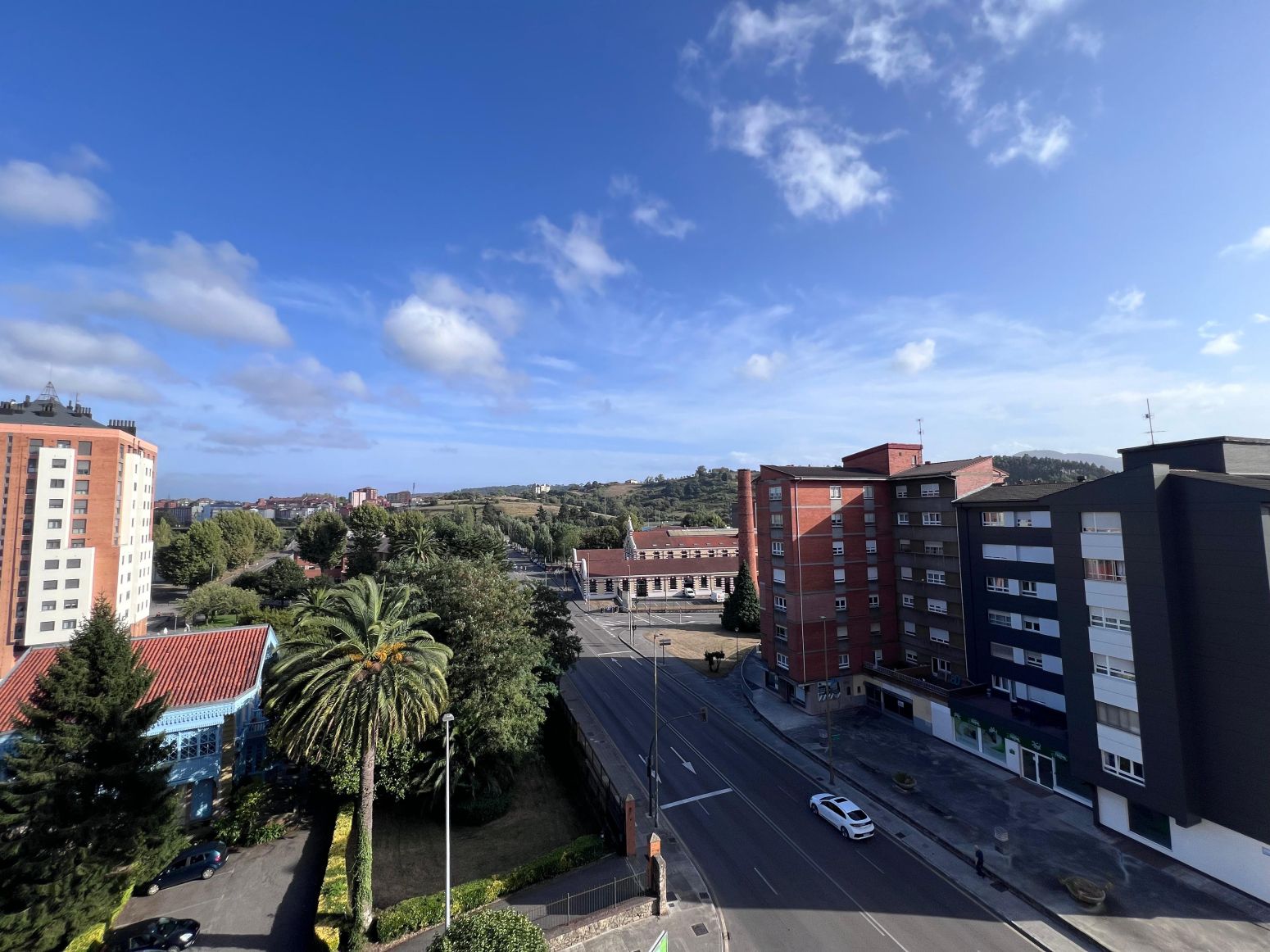 Vista exterior de Pis en venda en Avilés amb Calefacció, Parquet i Terrassa