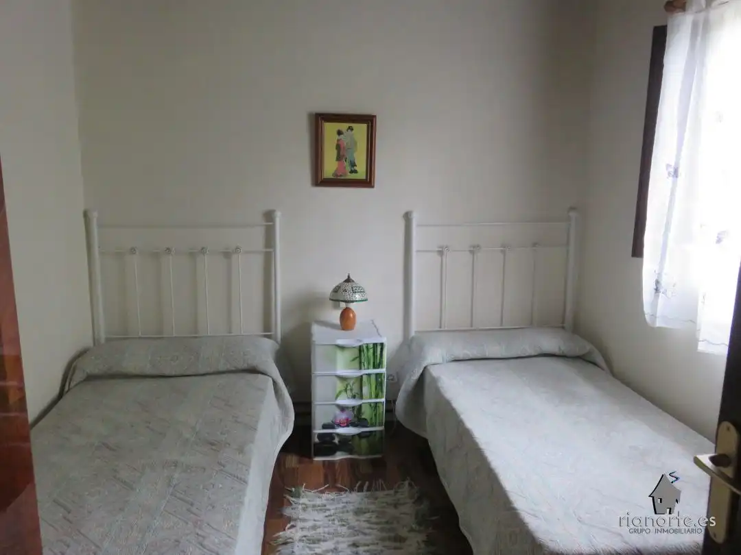 Habitación de Casa o chalet en venta en Ribadesella con Calefacción, Jardín privado y Amueblado