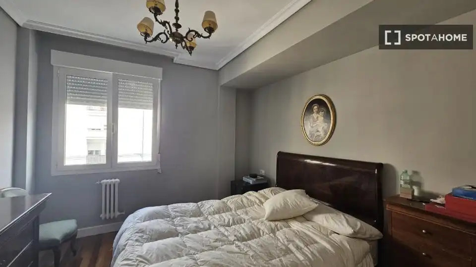 Dormitori de Apartament per a compartir en  Pamplona / Iruña amb Aire condicionat, Terrassa i Moblat