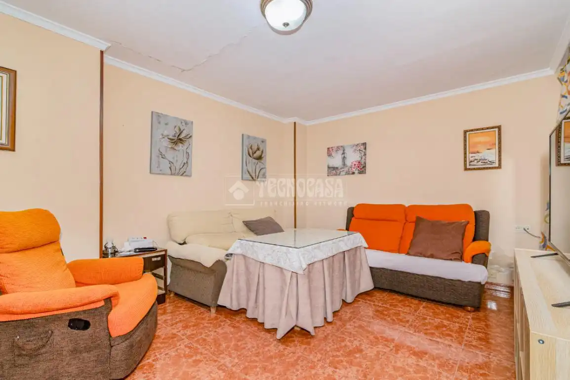 Sala de estar de Casa adosada en venta en Alhendín