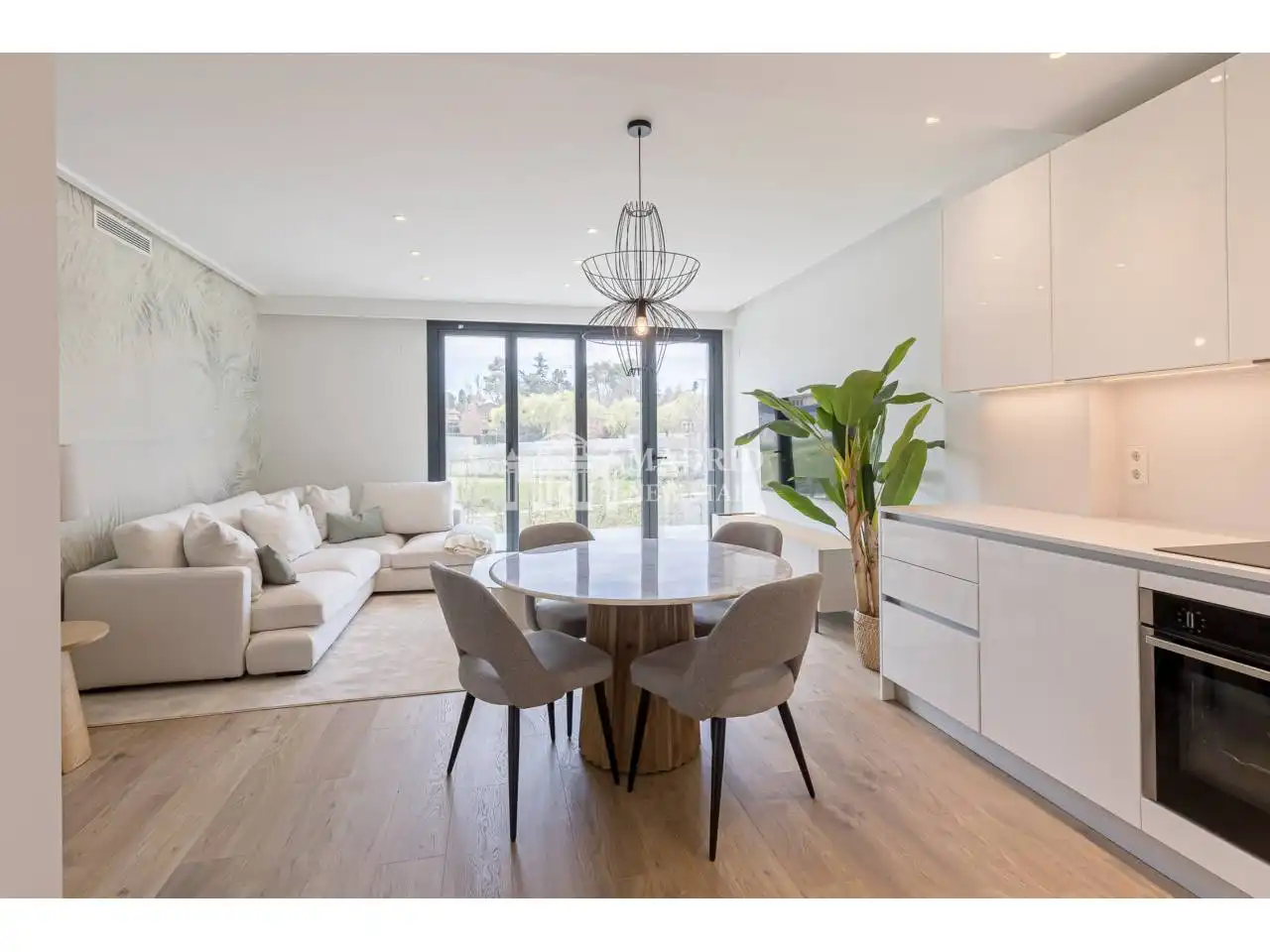 Comedor de Piso de alquiler en  Madrid Capital con Aire acondicionado, Calefacción y Trastero