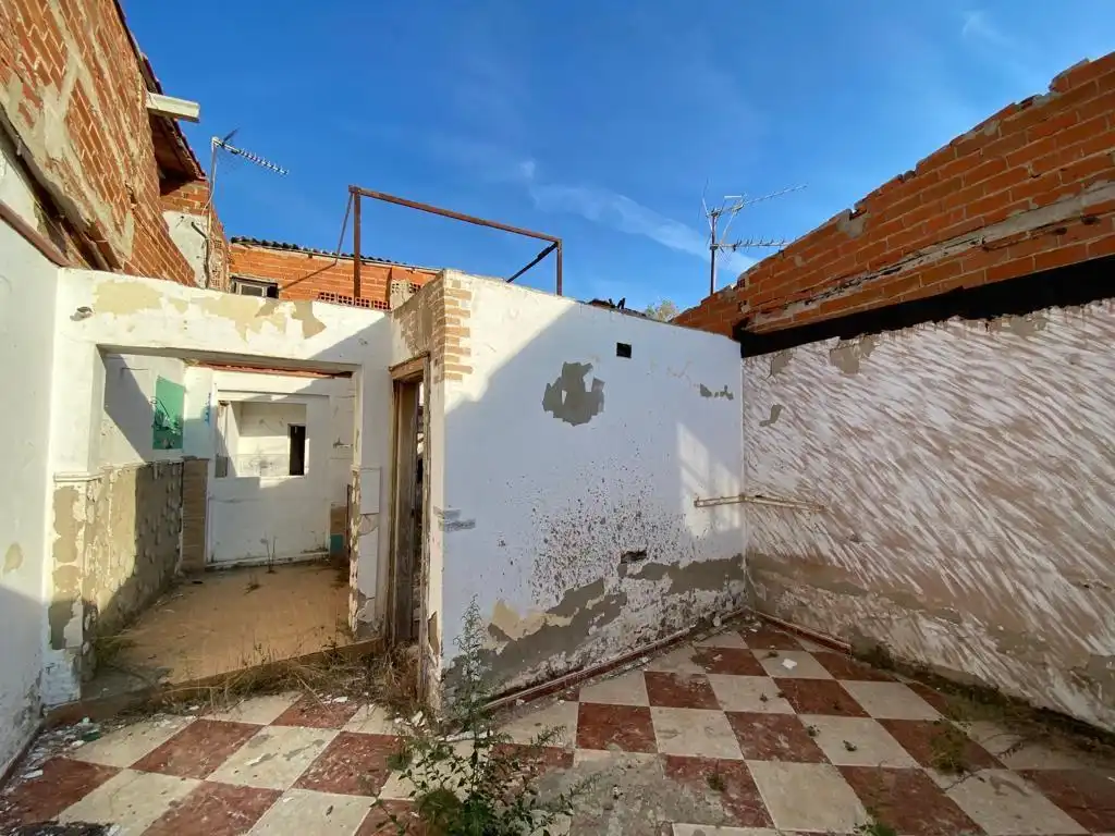 Vista exterior de Casa adosada en venta en Lobón con Trastero