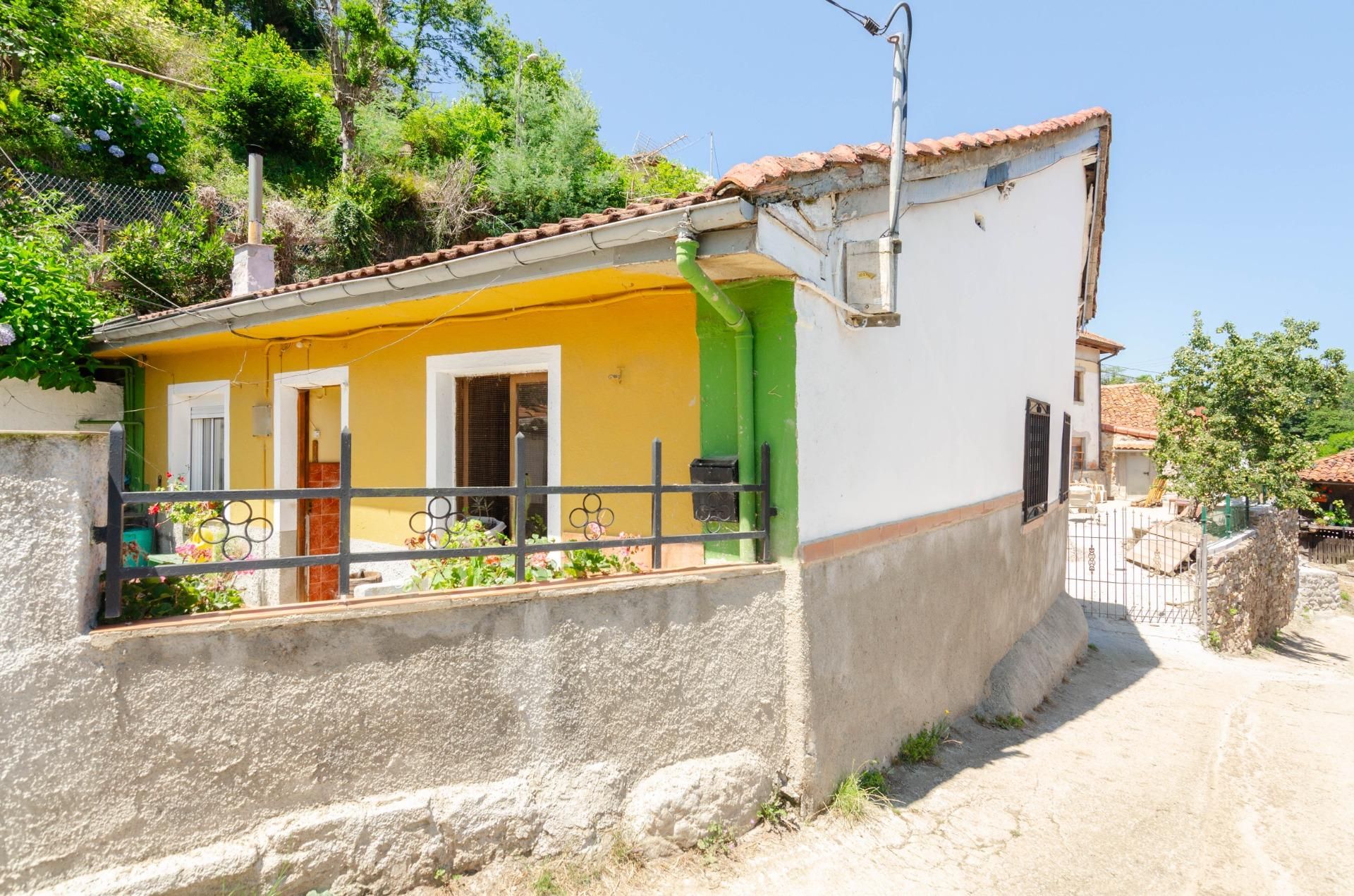 Vista exterior de Casa o chalet en venta en Lena con Jardín privado y Terraza