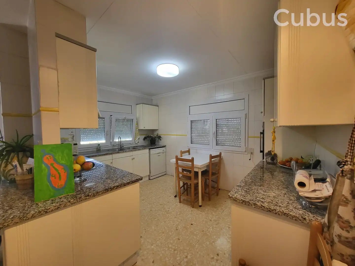 Cuina de Casa o xalet en venda en Olot amb Calefacció, Terrassa i Balcó