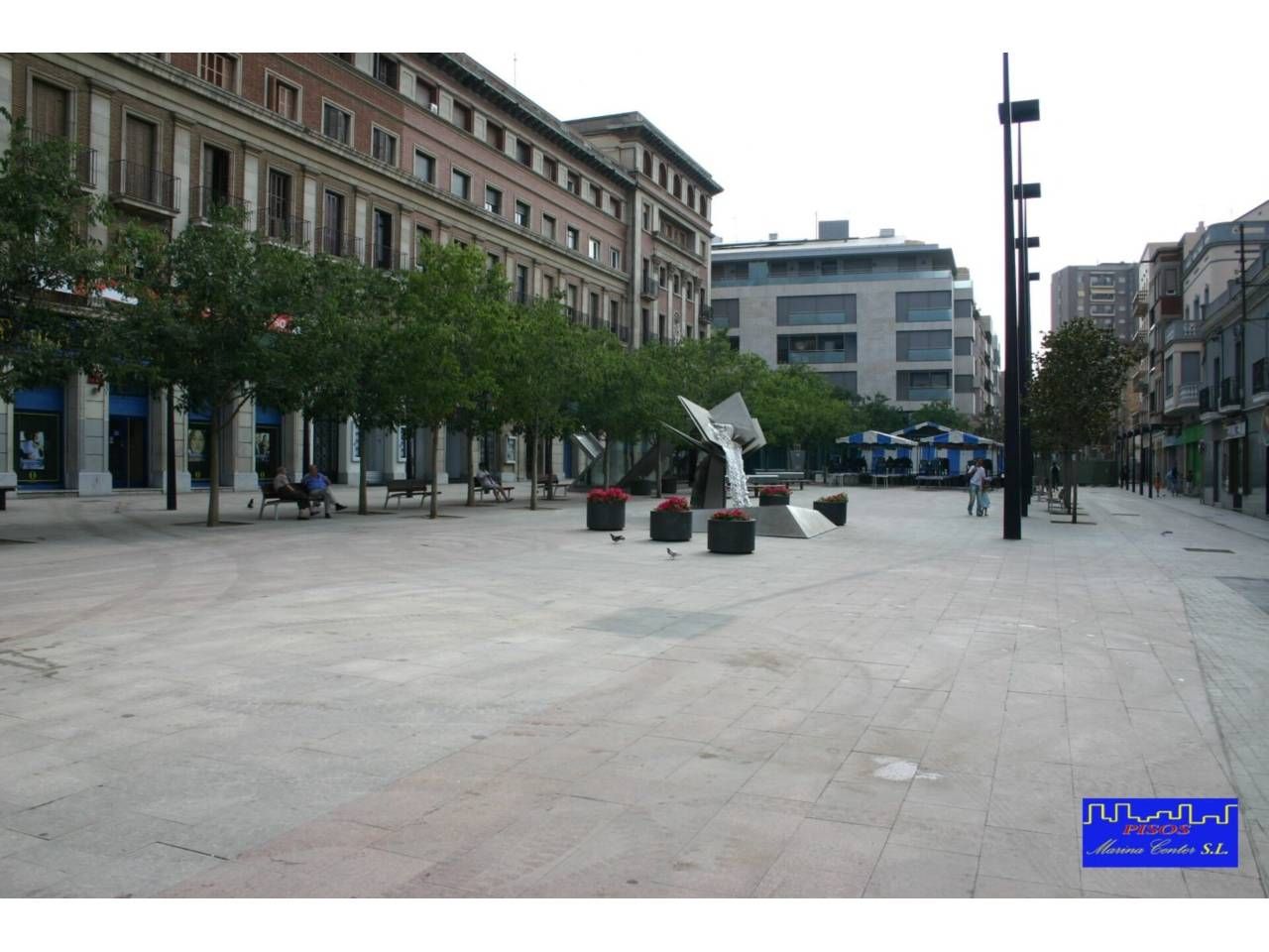 Exterior view of Flat for sale in L'Hospitalet de Llobregat  with Air Conditioner, Parquet flooring and Furnished