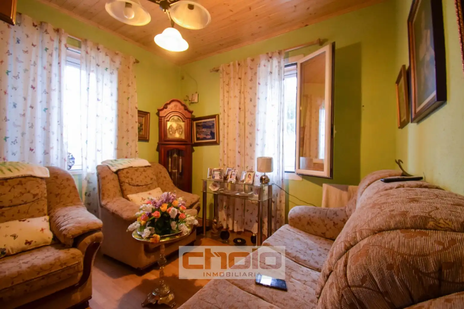 Sala d'estar de Casa o xalet en venda en Castroverde amb Calefacció, Parquet i Traster