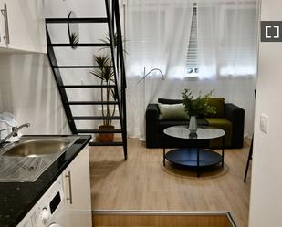 Bedroom of Flat to rent in  Madrid Capital  with Air Conditioner and Balcony