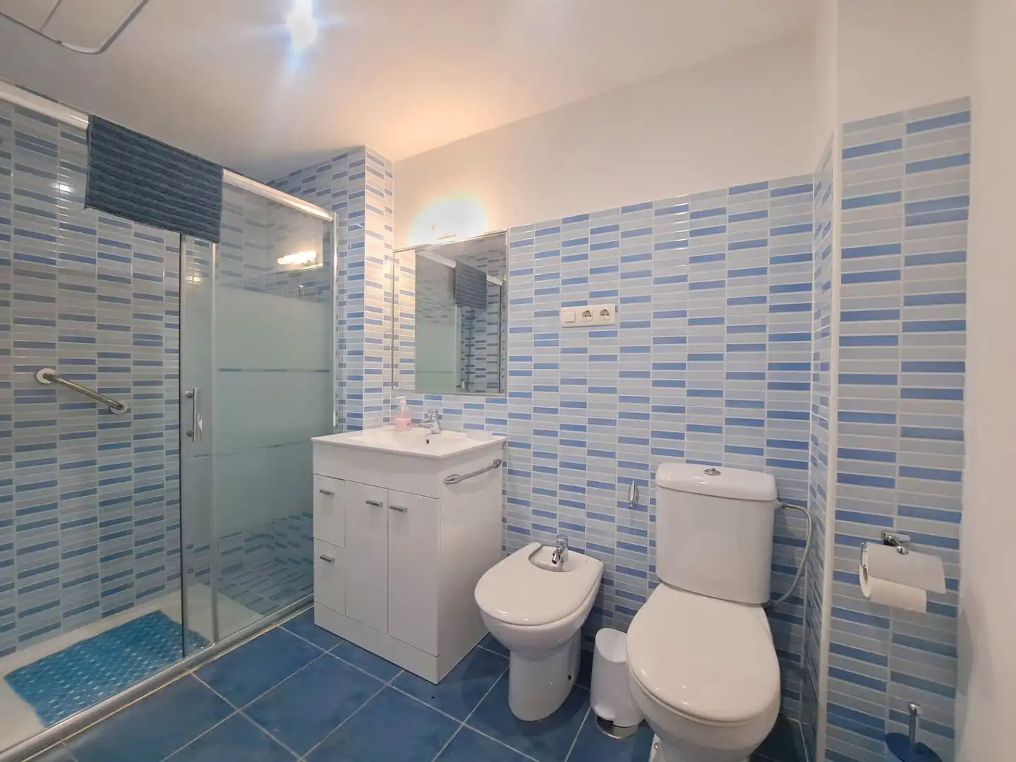 Bathroom of Apartments for sale in Málaga  with Air Conditioner, Heating and Terrace