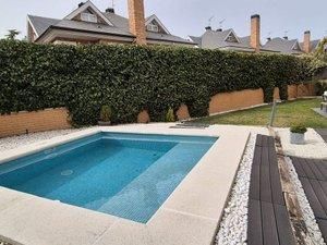 Piscina de Casa o xalet en venda en Boadilla del Monte amb Aire condicionat, Jardí privat i Traster