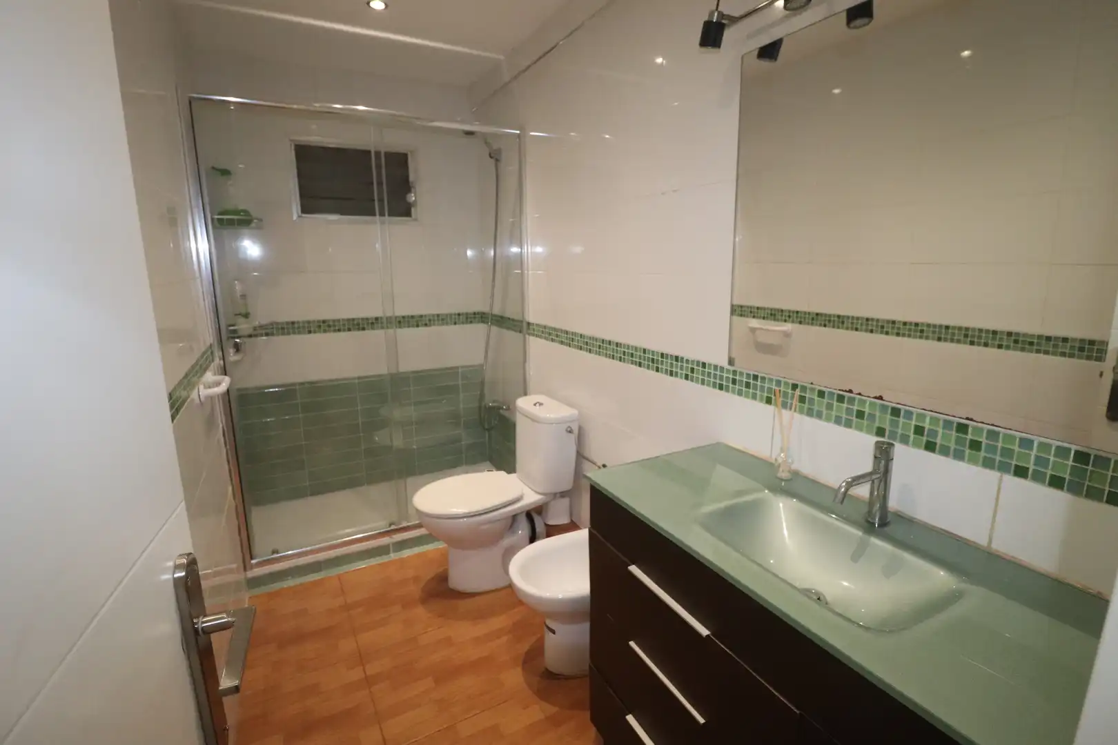 Badezimmer von Wohnung zum Verkauf in  Palma de Mallorca mit Parkett und Balkon