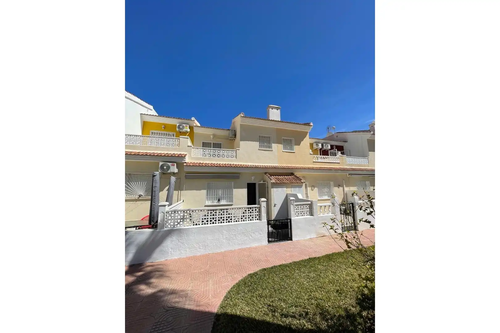 Vista exterior de Casa o xalet en venda en Rojales amb Aire condicionat, Calefacció i Terrassa
