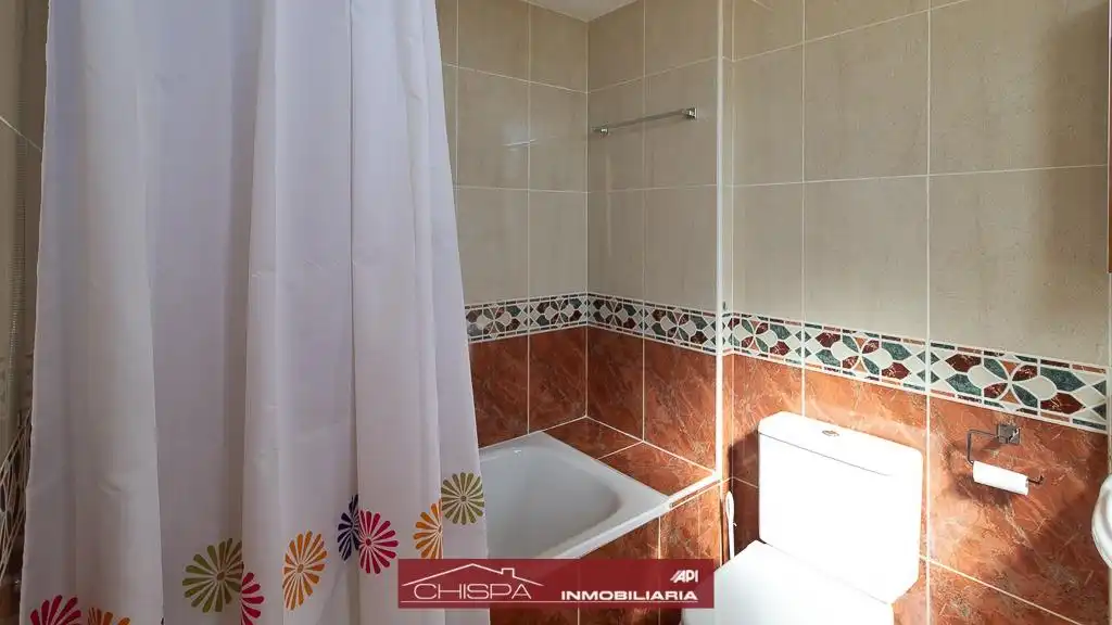 Badezimmer von Einfamilien-Reihenhaus zur Miete in Náquera mit Heizung, Privatgarten und Terrasse