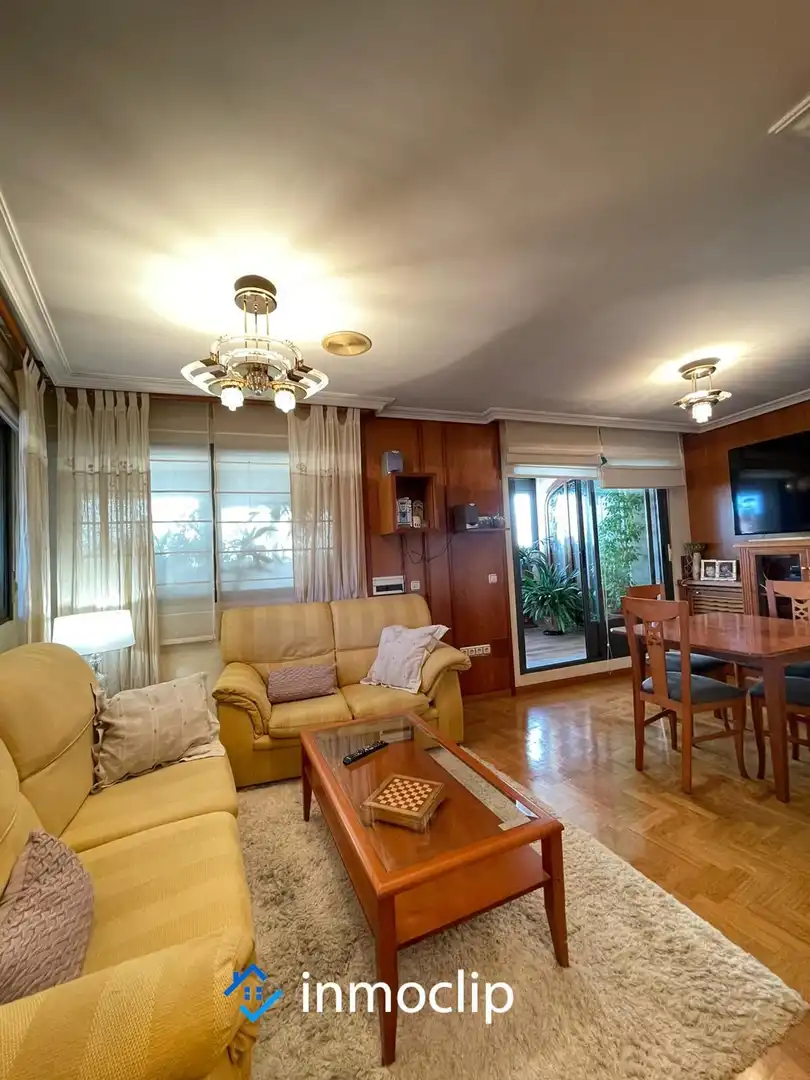 Sala de estar de Ático en venta en Salamanca con Calefacción y Terraza