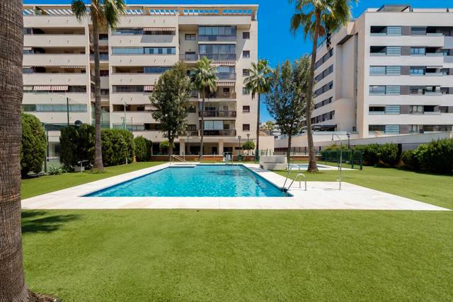 Piso en Venta en Calle la Unión Mercantil en Martín Carpena - Torre del Río
