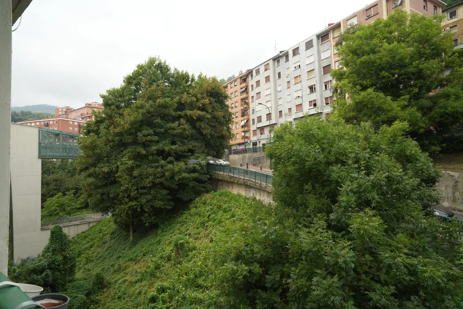 Vista exterior de Pis en venda en Bilbao  amb Balcó