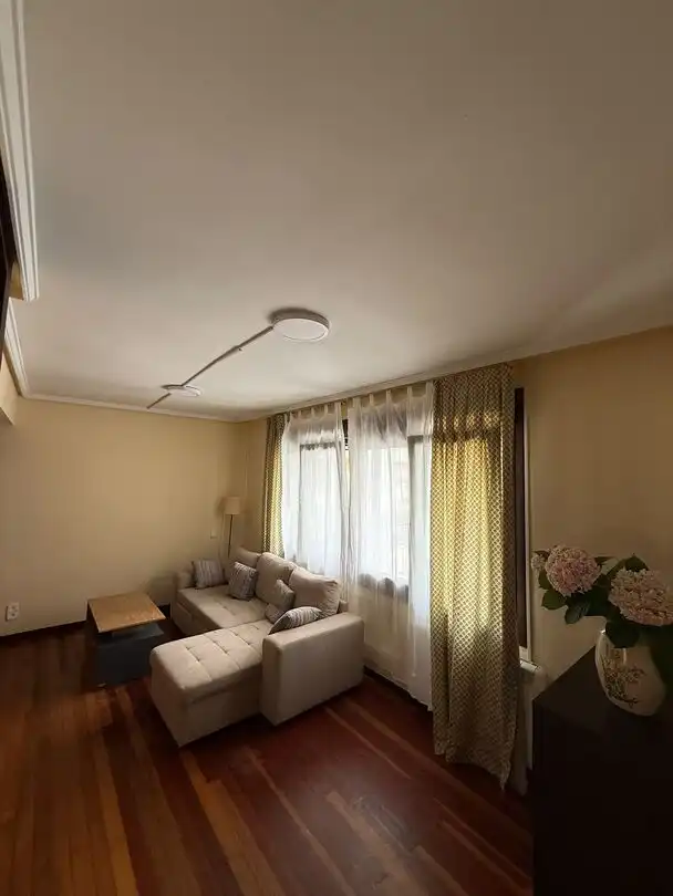 Wohnzimmer von Wohnung zur Miete in Sopela mit Privatgarten und Schwimmbad