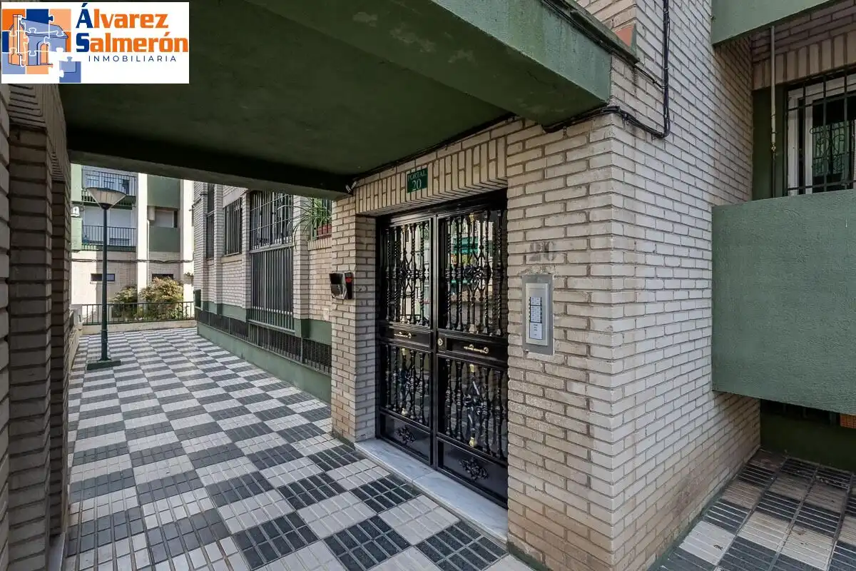 Exterior view of Flat for sale in Granada  with Air Conditioner, Heating and Terrace