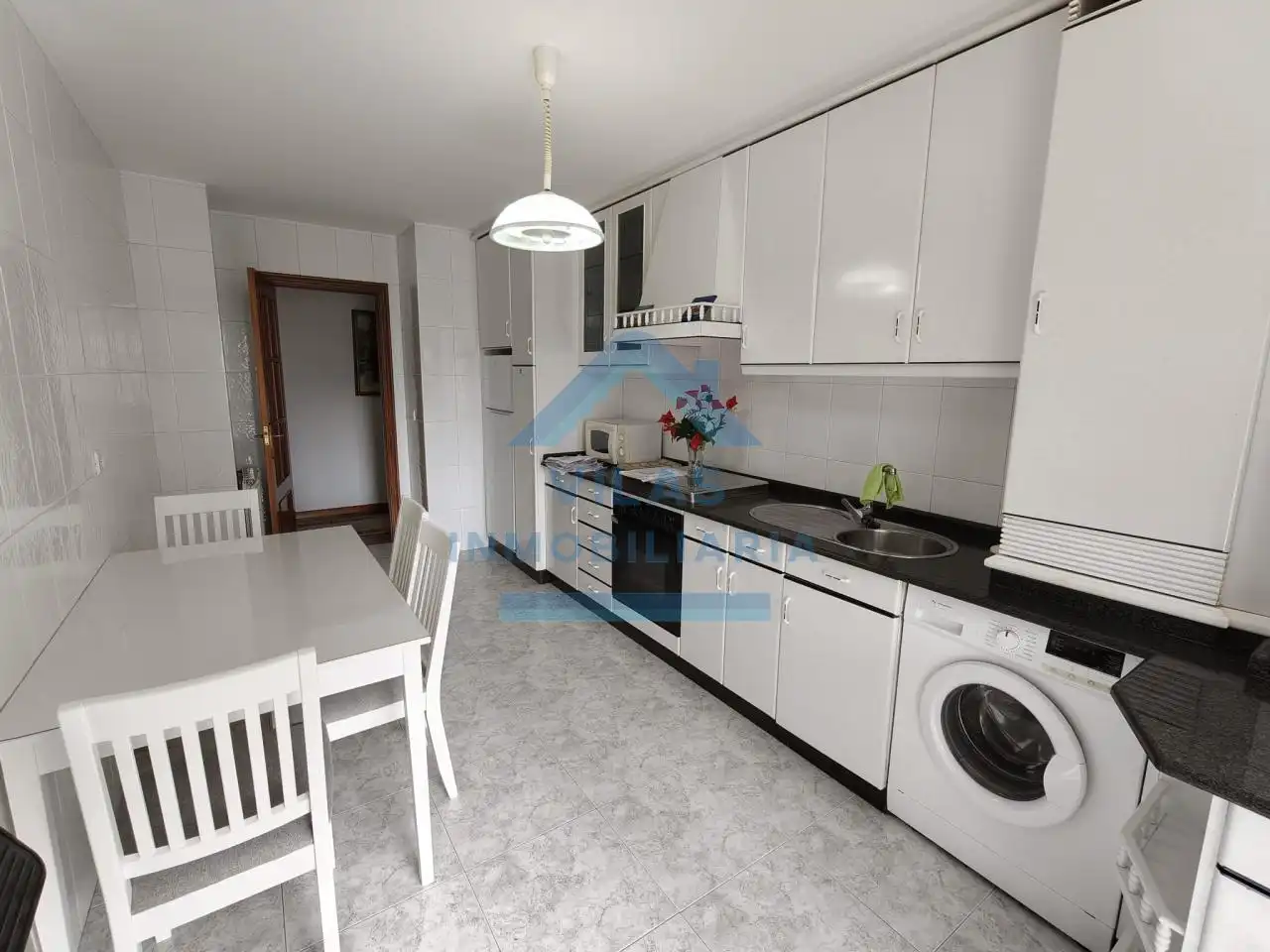 Cocina de Piso de alquiler en Ames con Calefacción, Parquet y Trastero