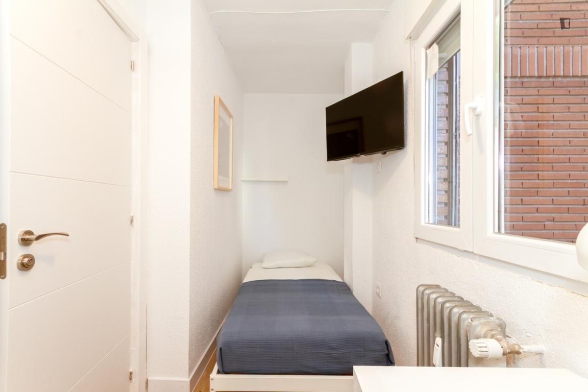 Bedroom of Apartment to share in Alcalá de Henares  with Heating, Furnished and Microwave