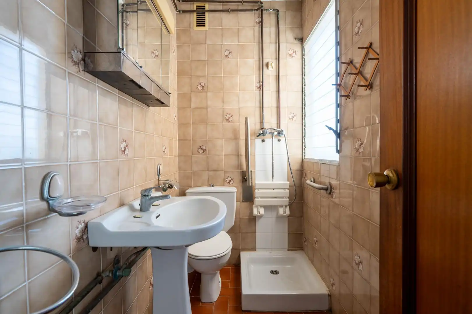Badezimmer von Wohnung zum Verkauf in Almería mit Klimaanlage, Heizung und Balkon