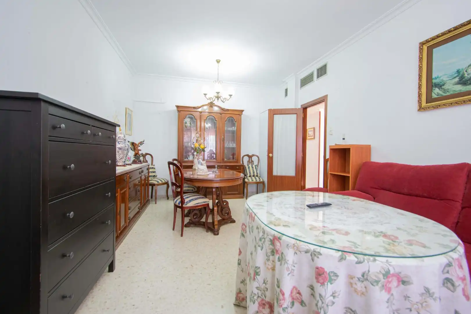 Esszimmer von Einfamilien-Reihenhaus zum Verkauf in Sevilla mit Klimaanlage und Heizung