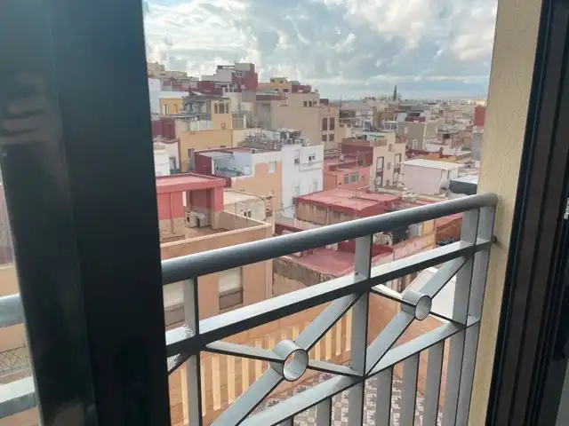 Vista exterior de Edifici en venda en Melilla