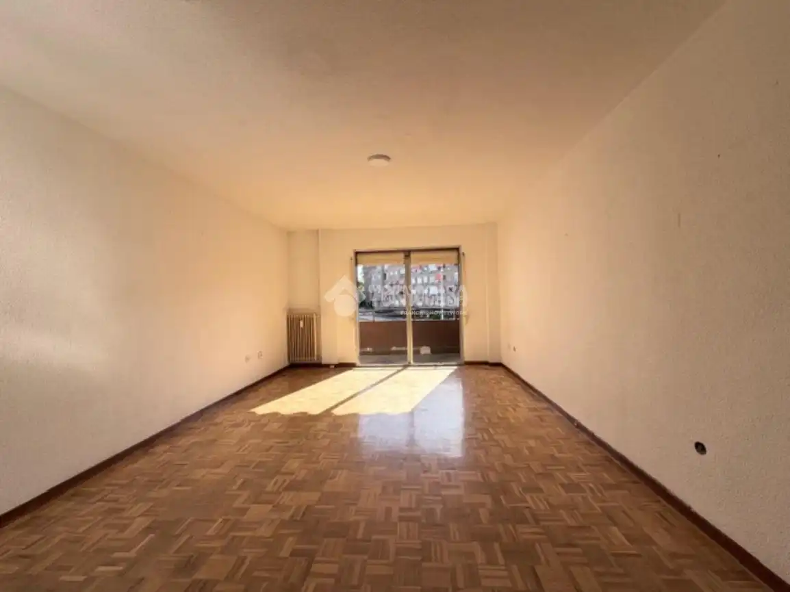 Sala d'estar de Pis en venda en San Sebastián de los Reyes amb Calefacció i Parquet