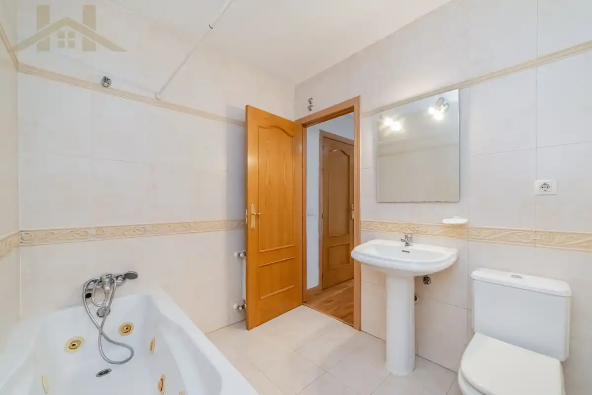 Bany de Pis en venda en Valdemoro amb Parquet, Terrassa i Forn