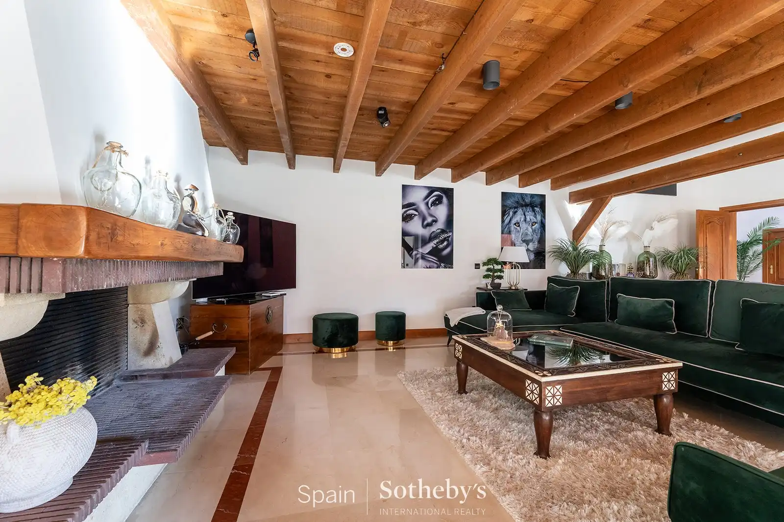 Sala d'estar de Casa o xalet en venda en Pozuelo de Alarcón amb Aire condicionat, Calefacció i Jardí privat