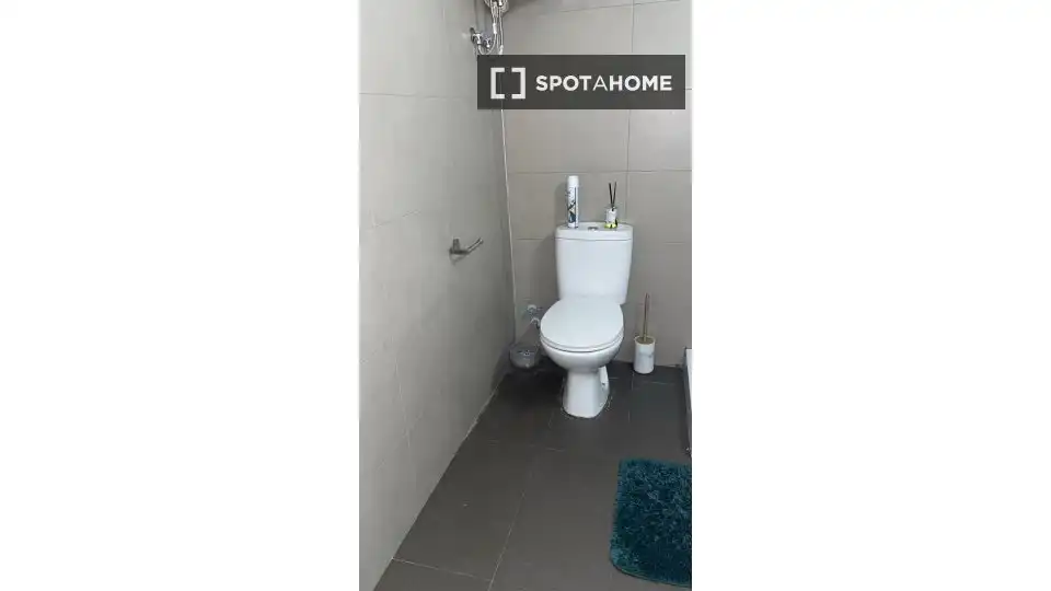 Badezimmer von Wohnung zur Miete in Valencia mit Klimaanlage, Heizung und Möbliert