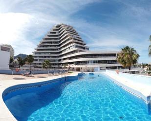 Piscina de Apartament en venda en Benalmádena amb Aire condicionat, Jardí privat i Alarma