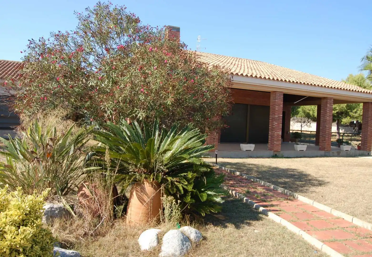 Jardí de Finca rústica en venda en Vilanova i la Geltrú amb Aire condicionat, Calefacció i Traster