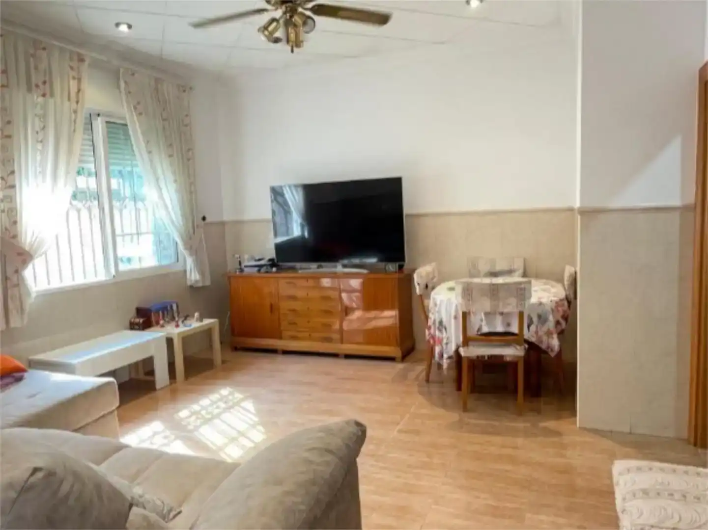Sala d'estar de Casa o xalet en venda en Cox amb Balcó