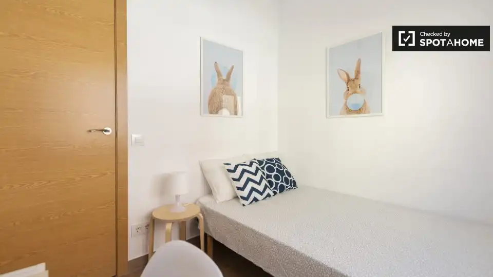 Bedroom of Flat for rent in Madrid  with Air Conditioner, Heating and Furnished