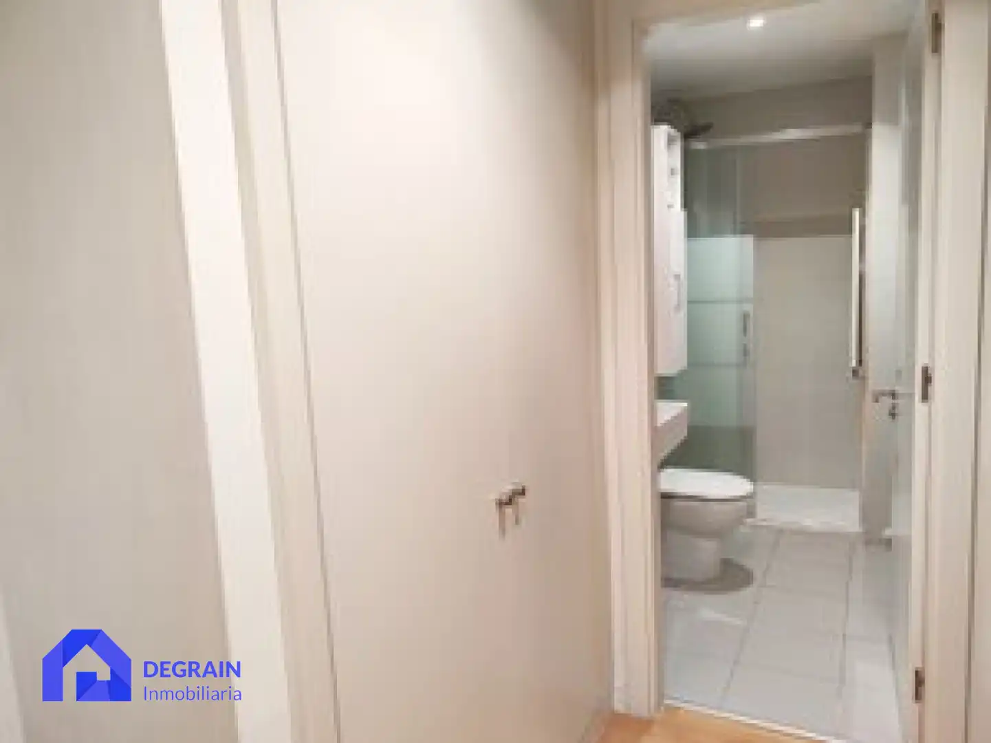 Badezimmer von Wohnung zum Verkauf in Oviedo  mit Heizung, Privatgarten und Abstellraum