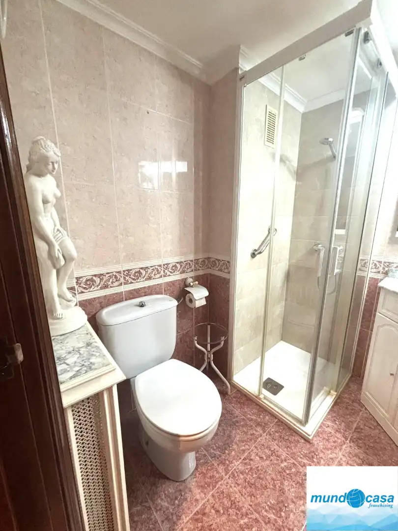 Bathroom of Flat for sale in Zaragoza  with Heating, Terrace and Furnished