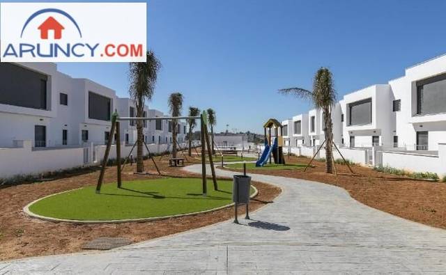 Casa adosada en Alquiler en Entrenúcleos