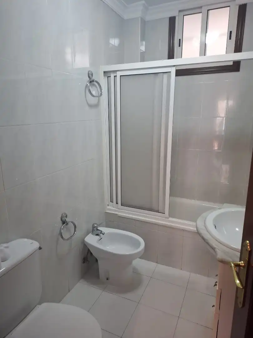 Badezimmer von Wohnung zum Verkauf in Ames mit Heizung und Möbliert