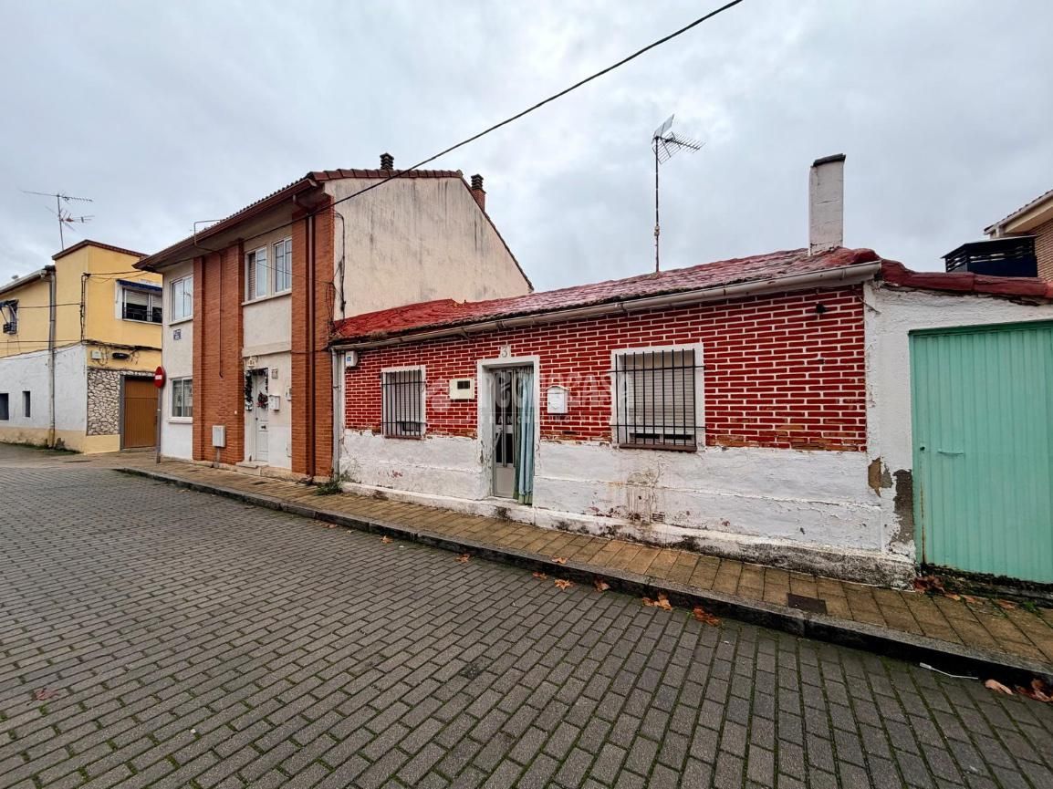 Exterior view of Single-family semi-detached for sale in Valladolid Capital