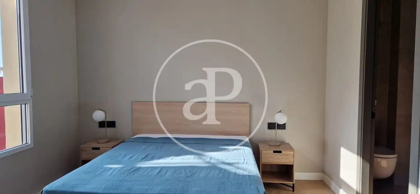 Bedroom of Flat for rent in Valencia  with Air Conditioner, Heating and Balcony