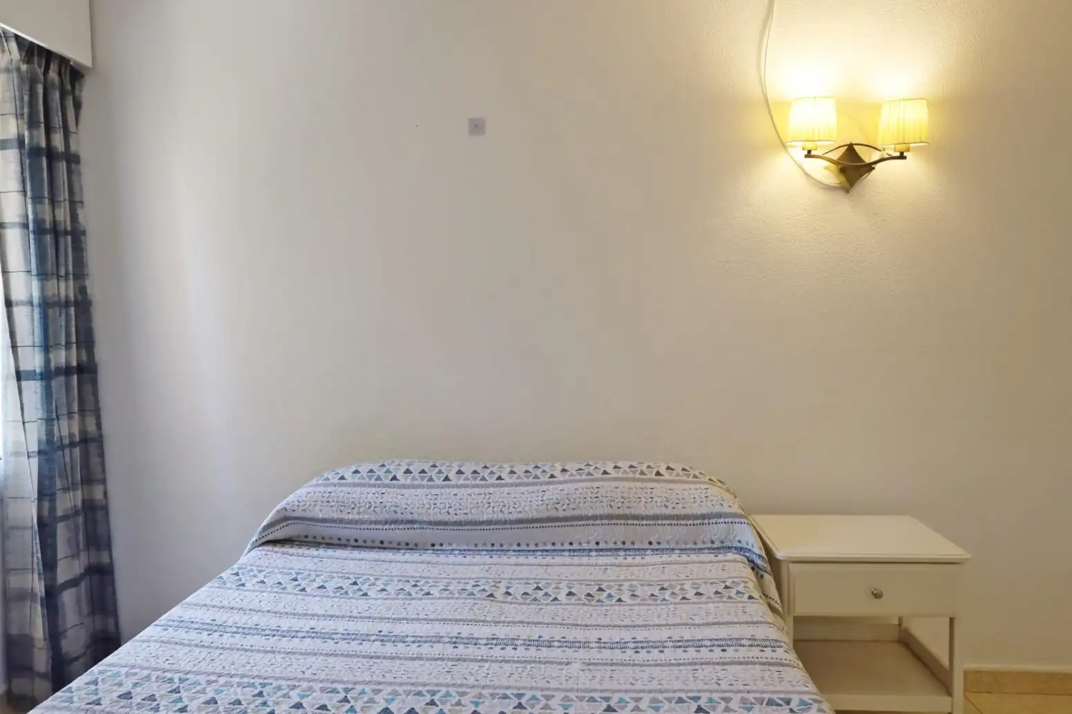 Habitación de Piso en venta en Benalmádena con Jardín privado, Terraza y Amueblado