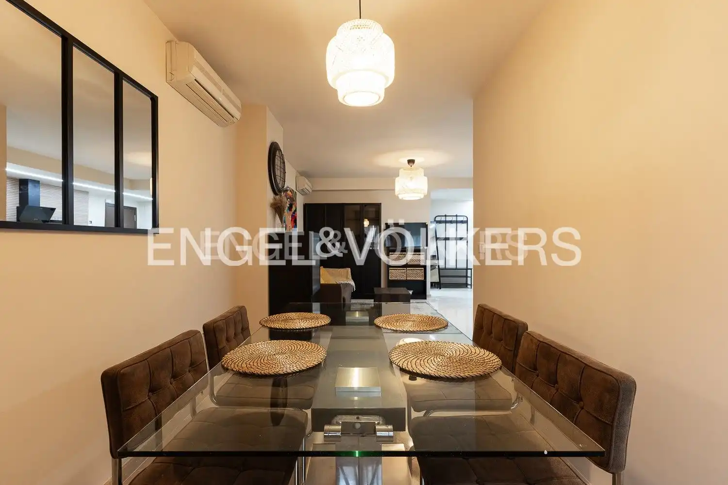 Menjador de Apartament de lloguer en Valencia amb Aire condicionat, Calefacció i Moblat