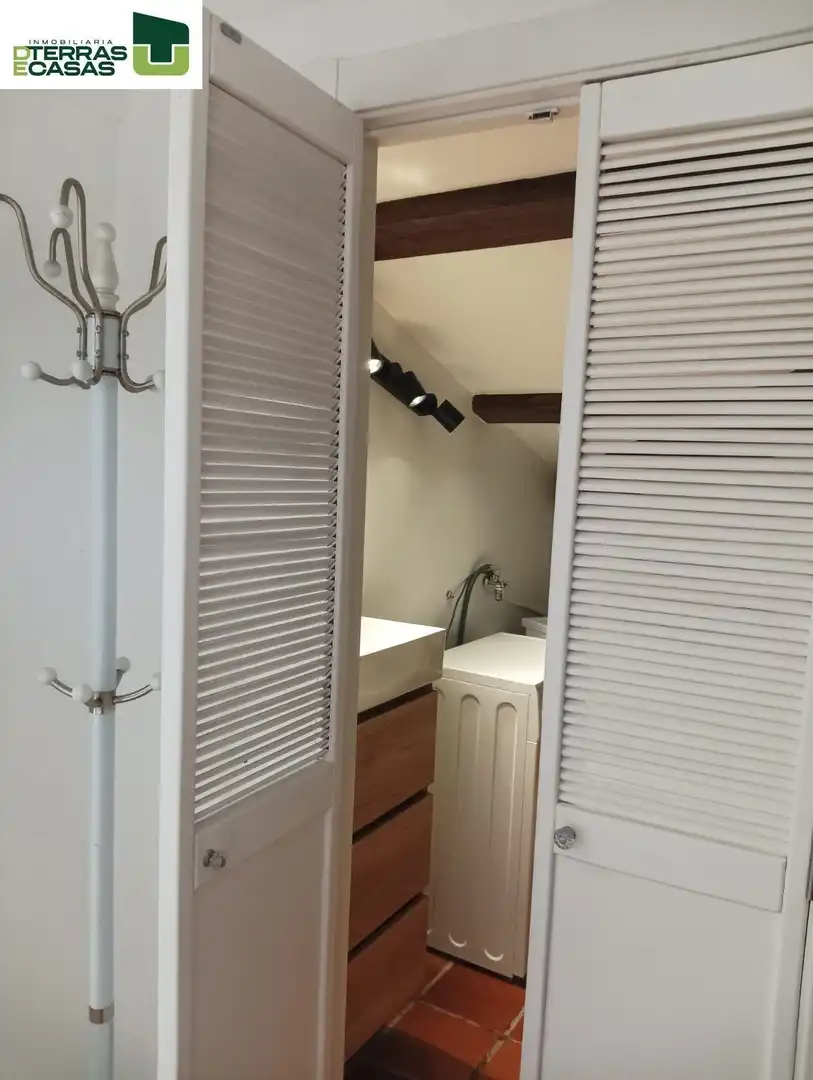 Baño de Ático para compartir en Pontevedra Capital  con Calefacción, Terraza y Amueblado