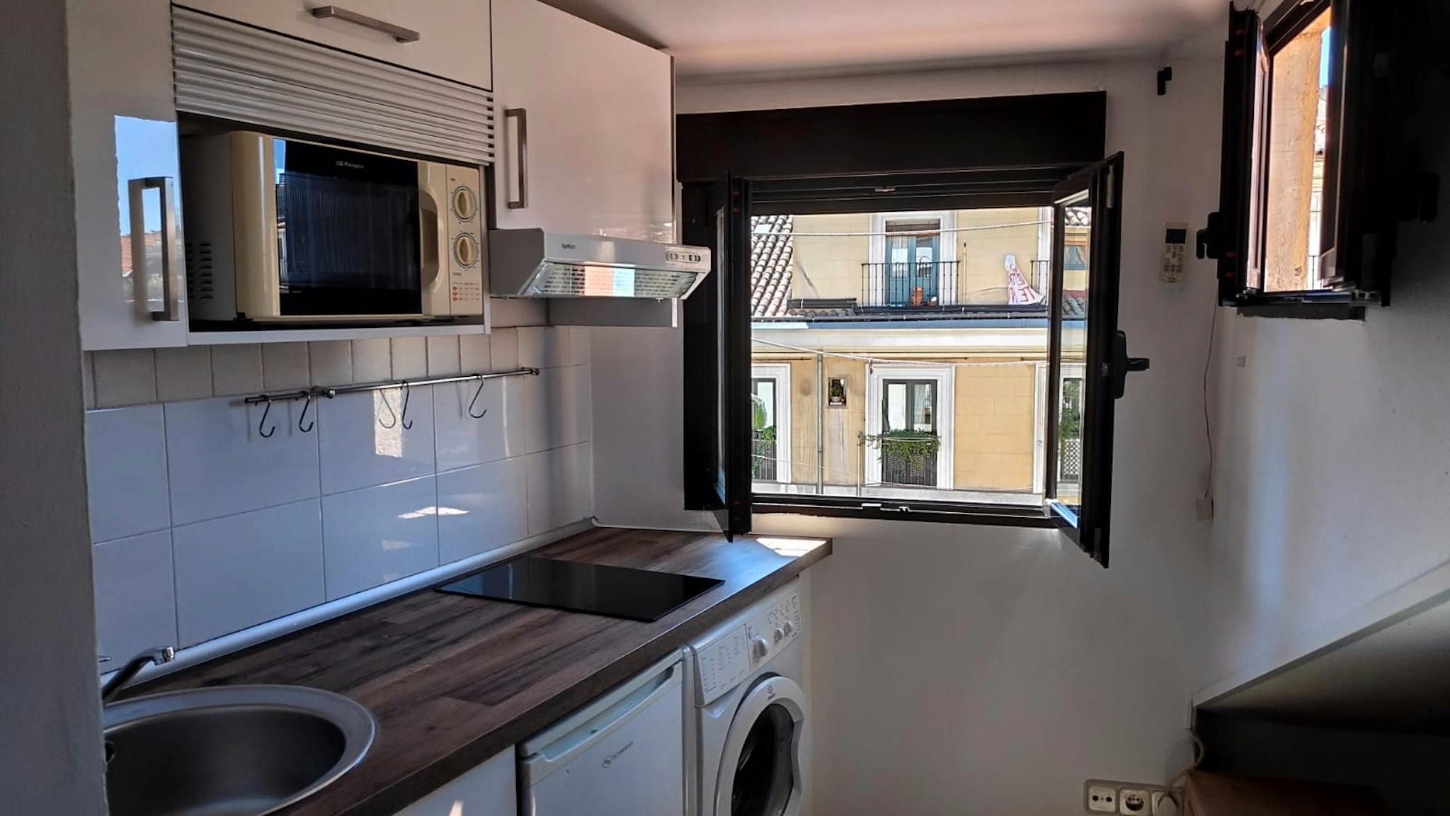 Kitchen of Flat to rent in  Madrid Capital  with Air Conditioner, Furnished and Washing machine